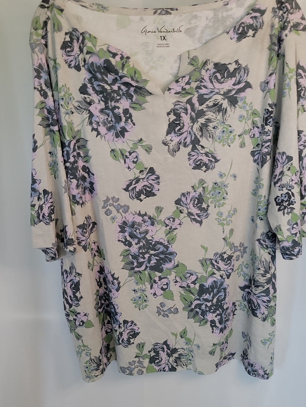 Gloria Vanderbilt Cream Floral V-Neck Tunic with Lavender and Green Flowers